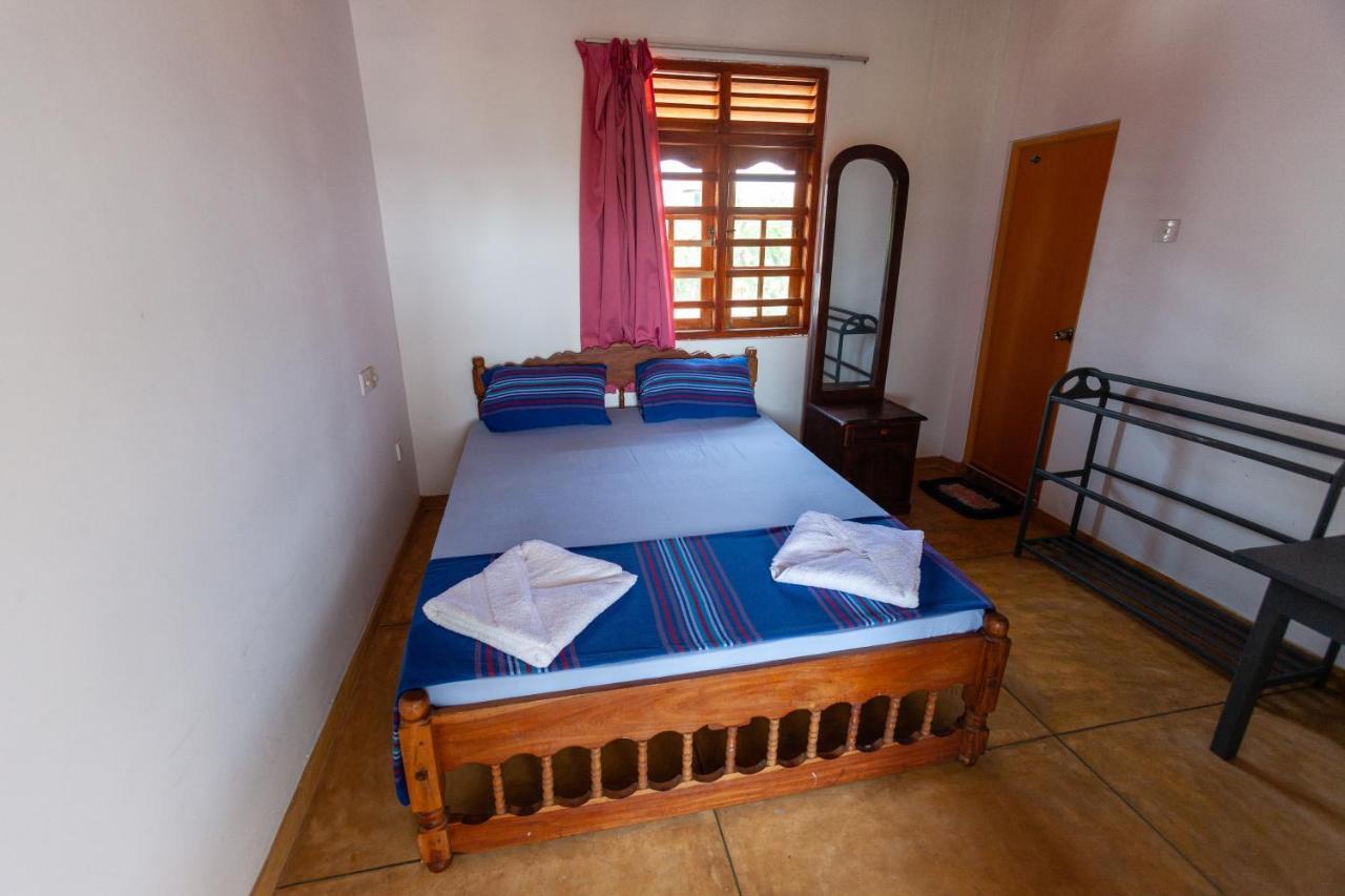 Bluewhale Beach Hotel Tangalle Esterno foto